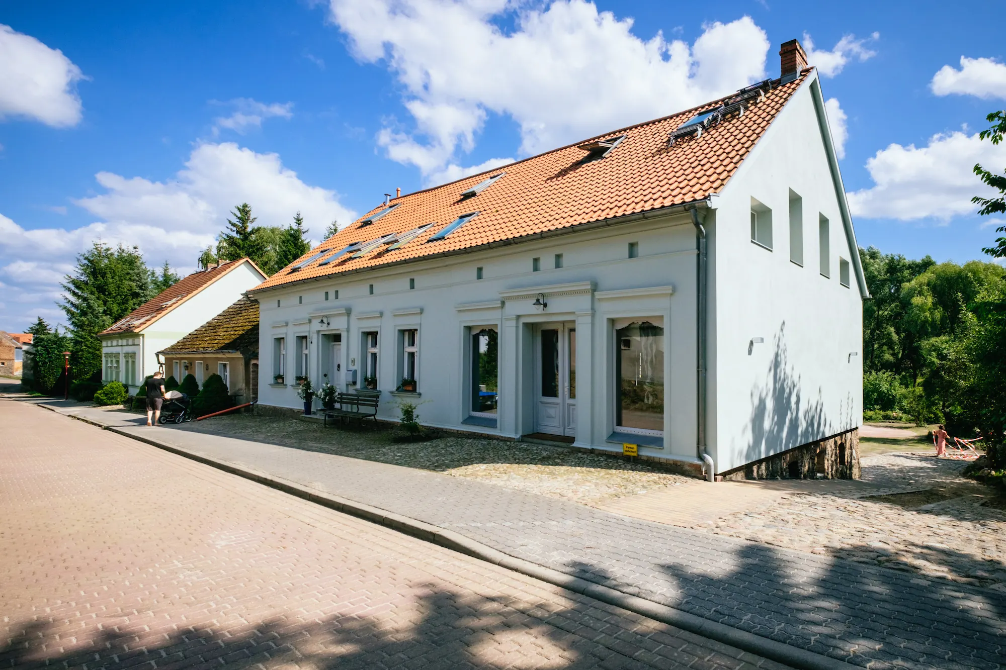 Front view of Seminarhaus Taubenblau from street